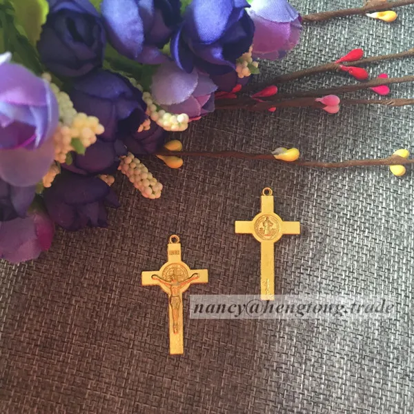 Viens caurums, sakausējuma zelta rožukroni krusta,rožukroni krucifikss,reliģisko sakausējuma krusta,Svētā Benedikta Krucifikss,zelta krustu