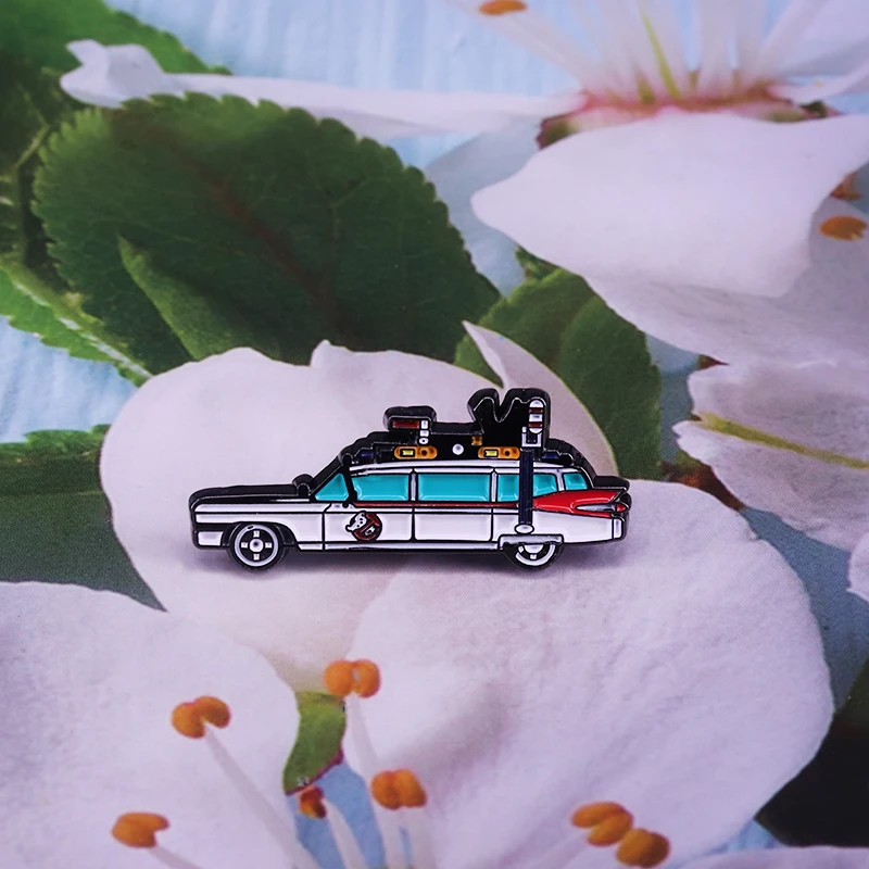 Ghostbusters 1984 Ecto-1 retro pin ideāls filmu fans dekori