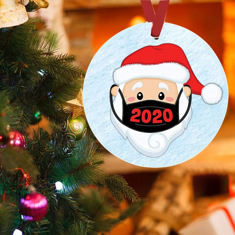 Santa Ziemassvētku Rotājumi Eglē Karājas Kuloni, Koka Ziemsvētki Koks Apdare, Mājas Puse Dekori Laimīgu Jauno Gadu 2021